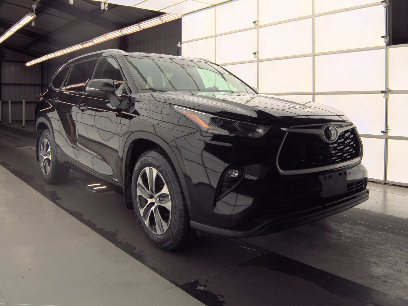 Used 2022 Toyota Highlander XLE image 4