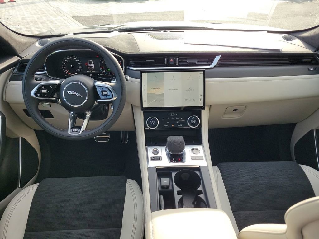 Used 2025 Jaguar F-PACE SVR image 18