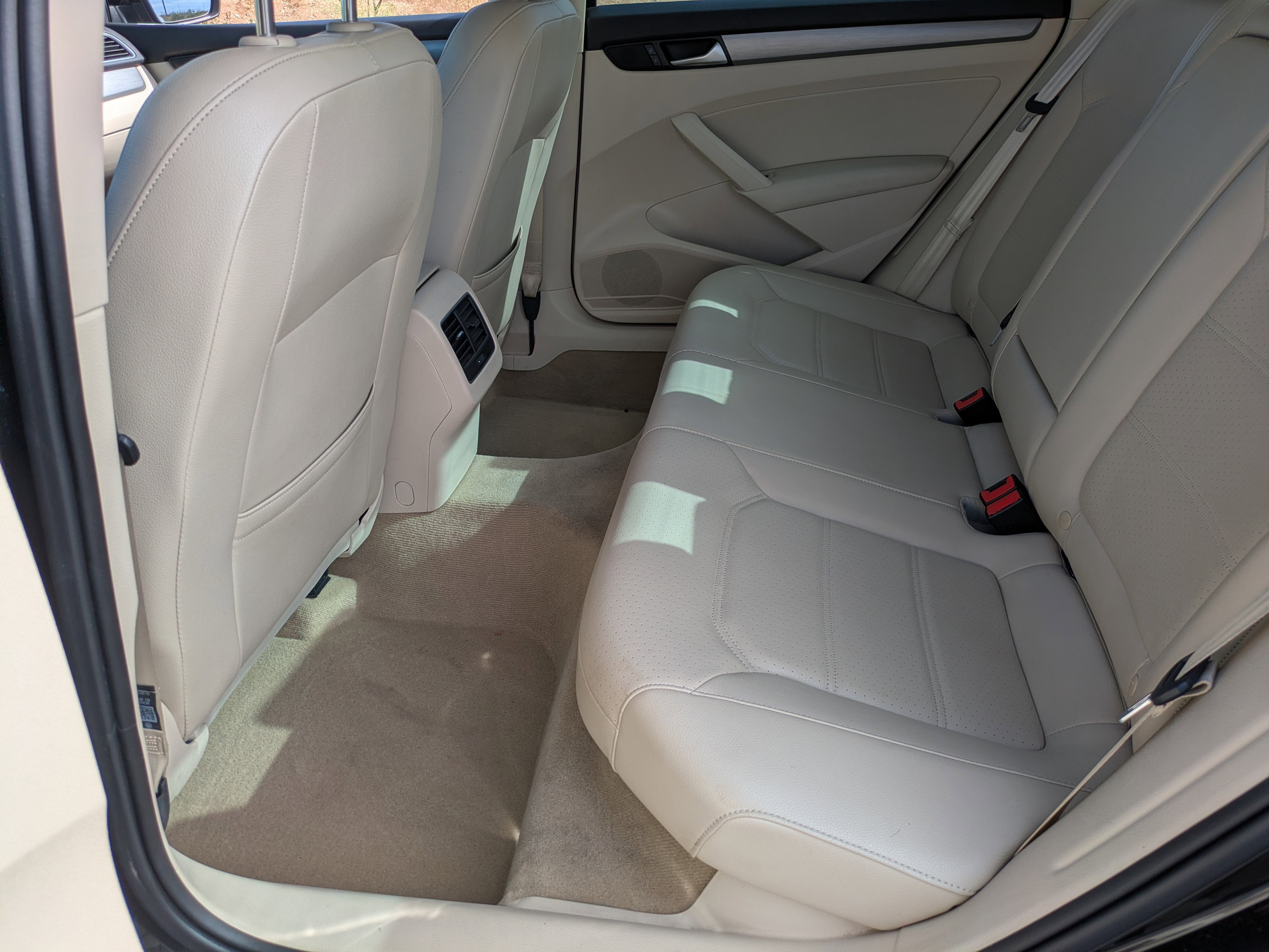 Used 2014 Volkswagen Passat TDI SE image 14