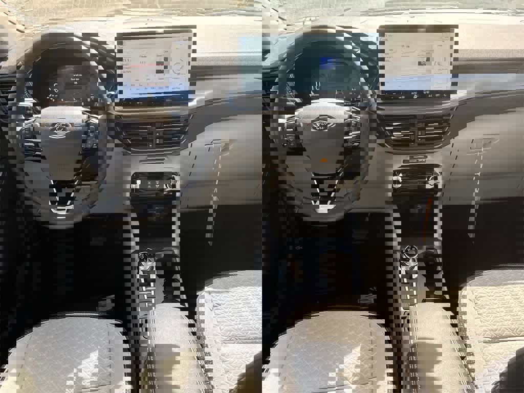 New 2025 Ford Escape Active w/ Active Premium Tech Pack image 18