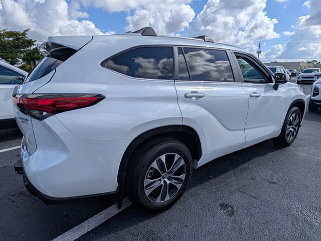 Used 2023 Toyota Highlander XLE image 15