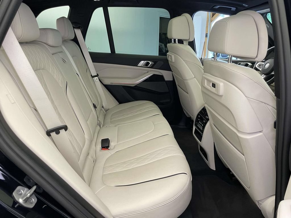 Used 2021 BMW X5 M50i w/ Parking Assistance Package AWD/4WD image 20