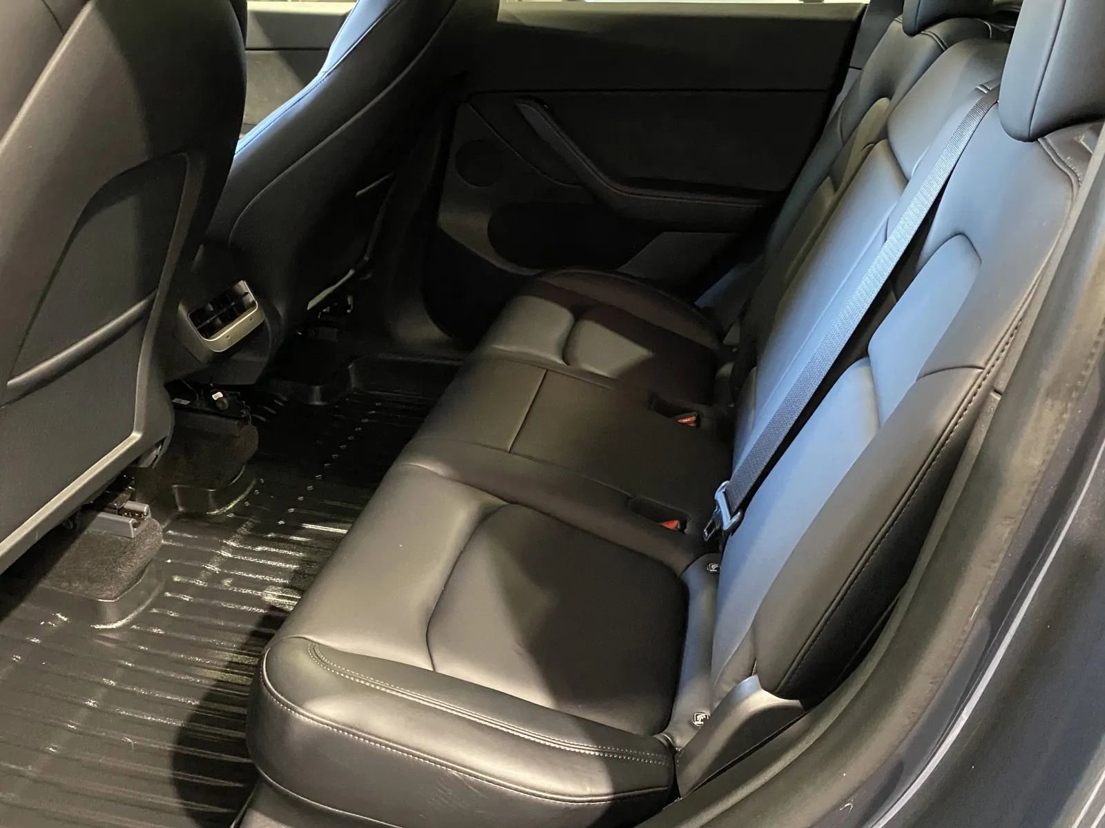 Used 2021 Tesla Model Y Long Range image 9