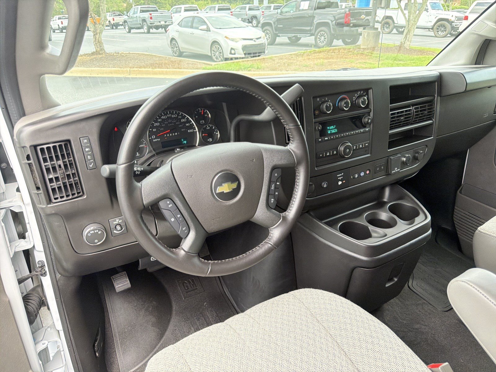 Used 2022 Chevrolet Express 2500 LT RWD image 22