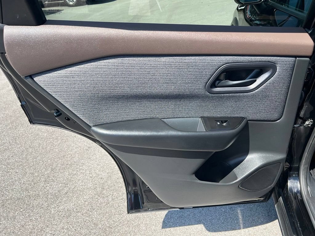 Used 2023 Nissan Rogue S AWD/4WD image 20
