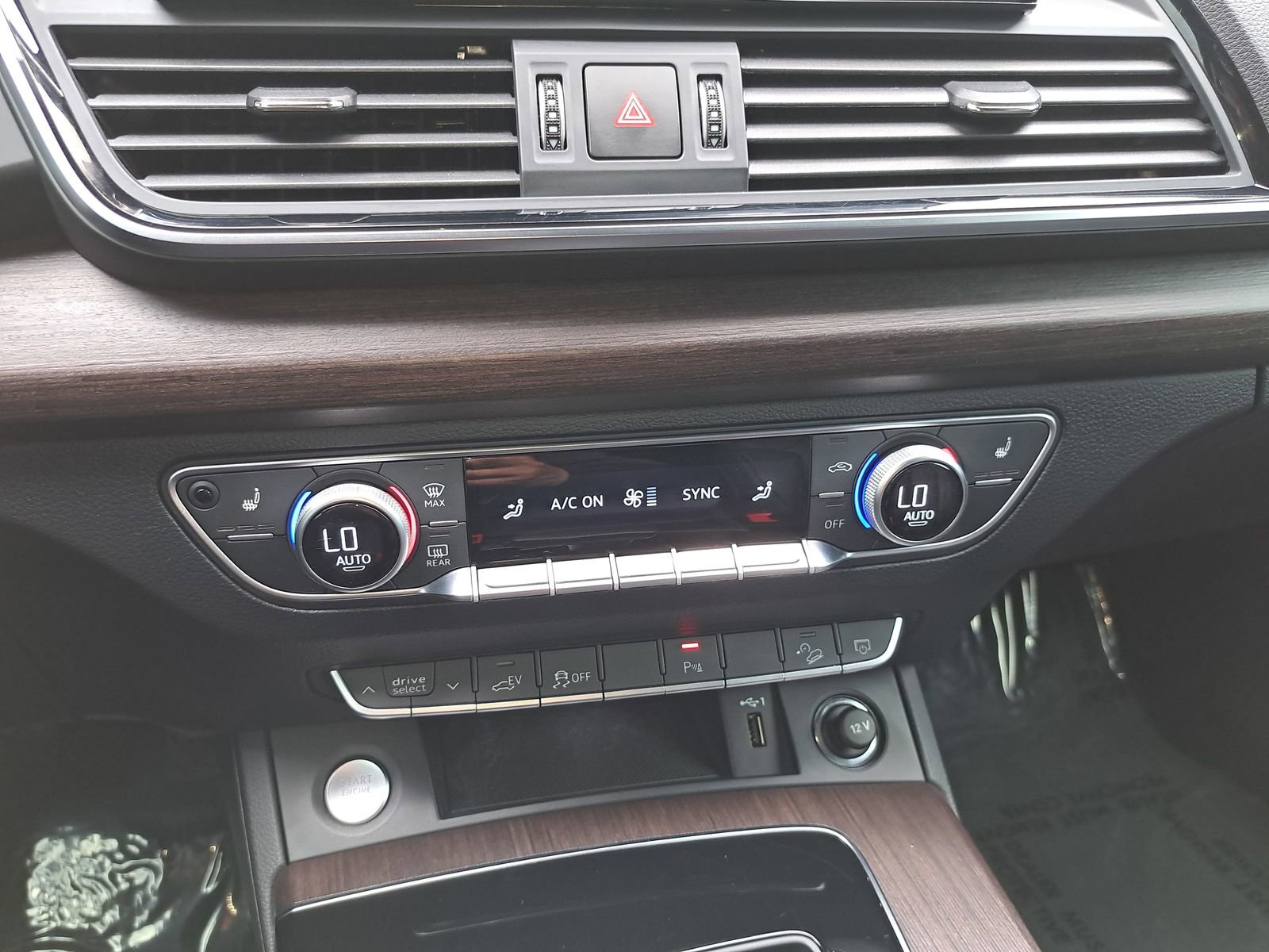 Used 2023 Audi Q5 e Premium w/ Convenience Package AWD/4WD image 25