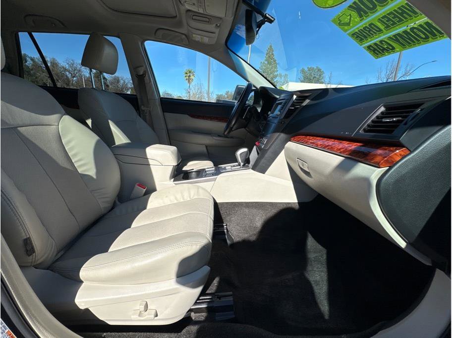 Used 2012 Subaru Outback 3.6R Limited w/ Moonroof Pkg image 11
