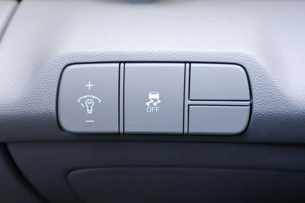 New 2026 Hyundai Elantra Sport FWD image 17
