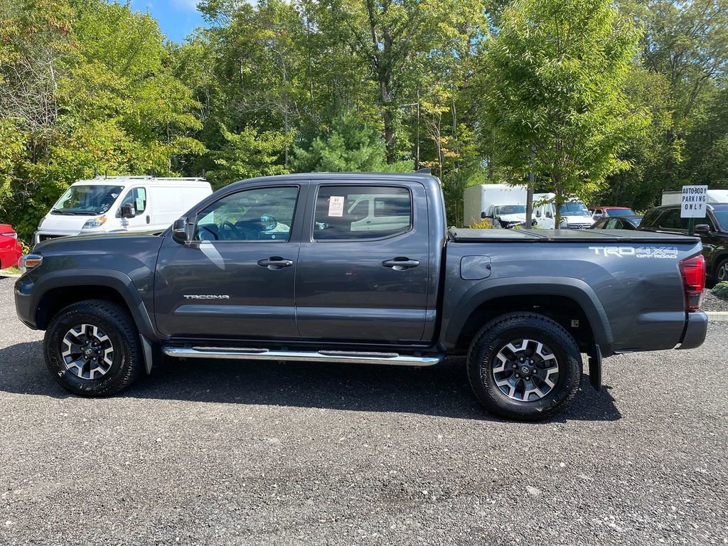 Used 2018 Toyota Tacoma TRD Off-Road w/ Technology Package AWD/4WD image 9