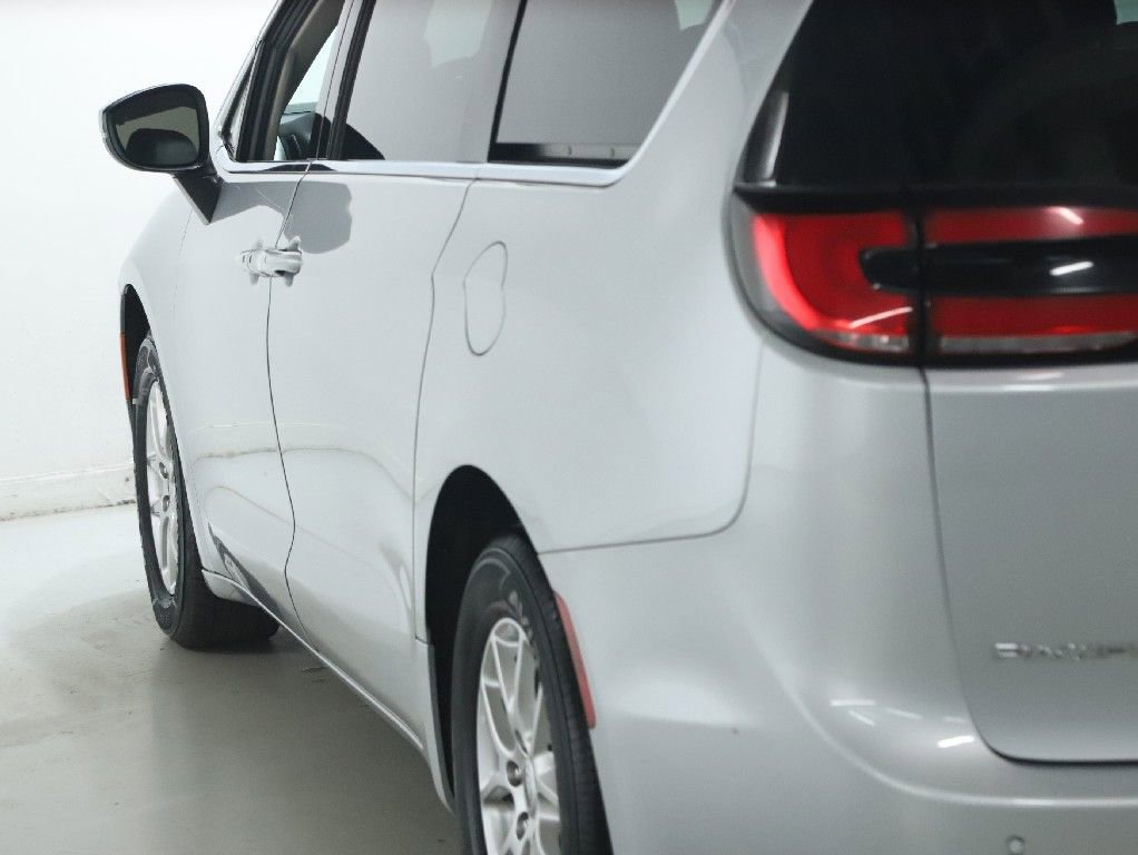Used 2023 Chrysler Pacifica Touring-L FWD image 38