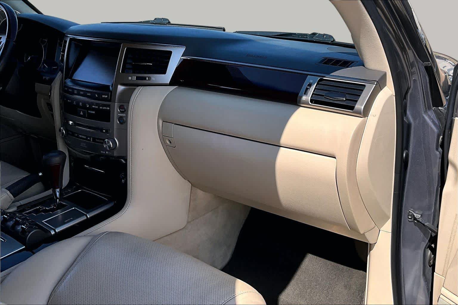 Used 2014 Lexus LX 570 4WD image 18