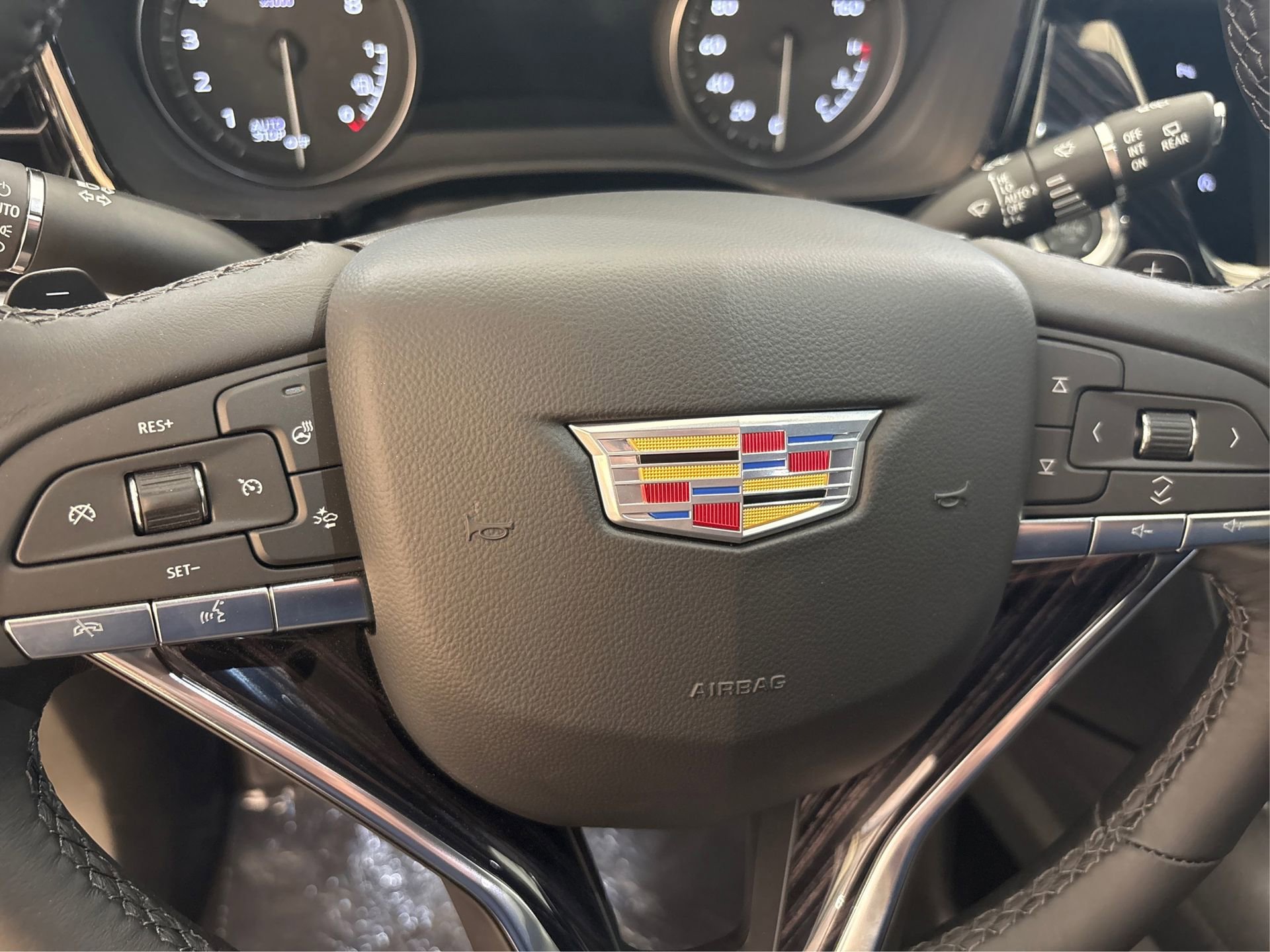New 2025 Cadillac XT6 Premium Luxury w/ Technology Package FWD image 16