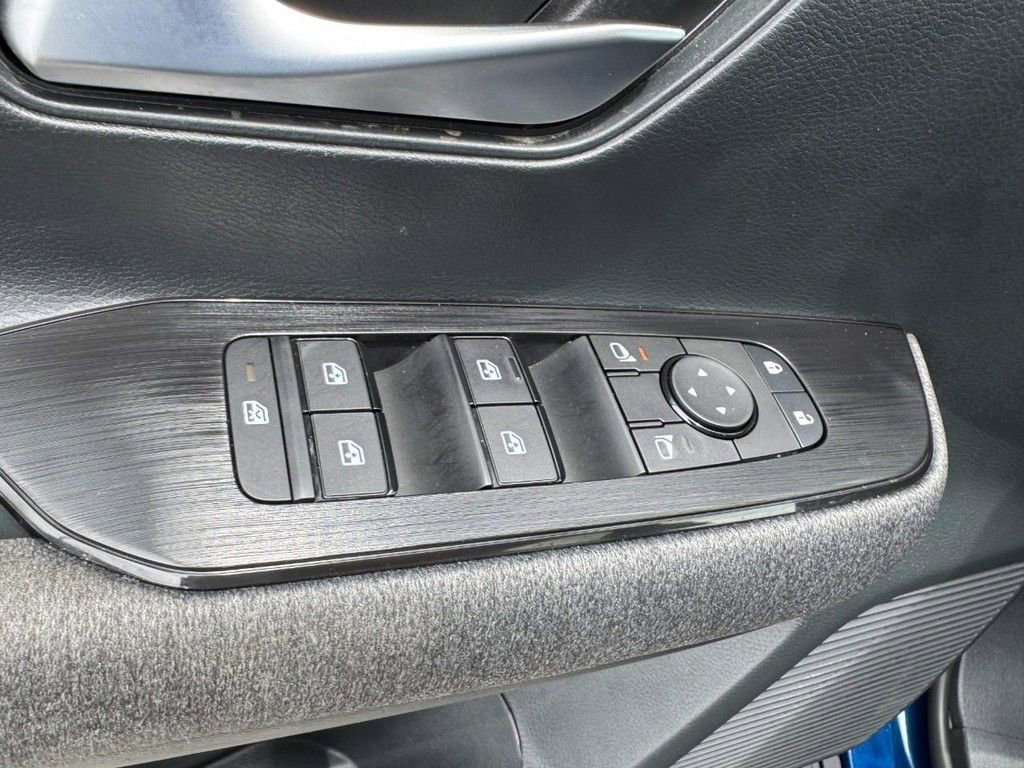 Used 2025 Nissan Kicks SV image 15