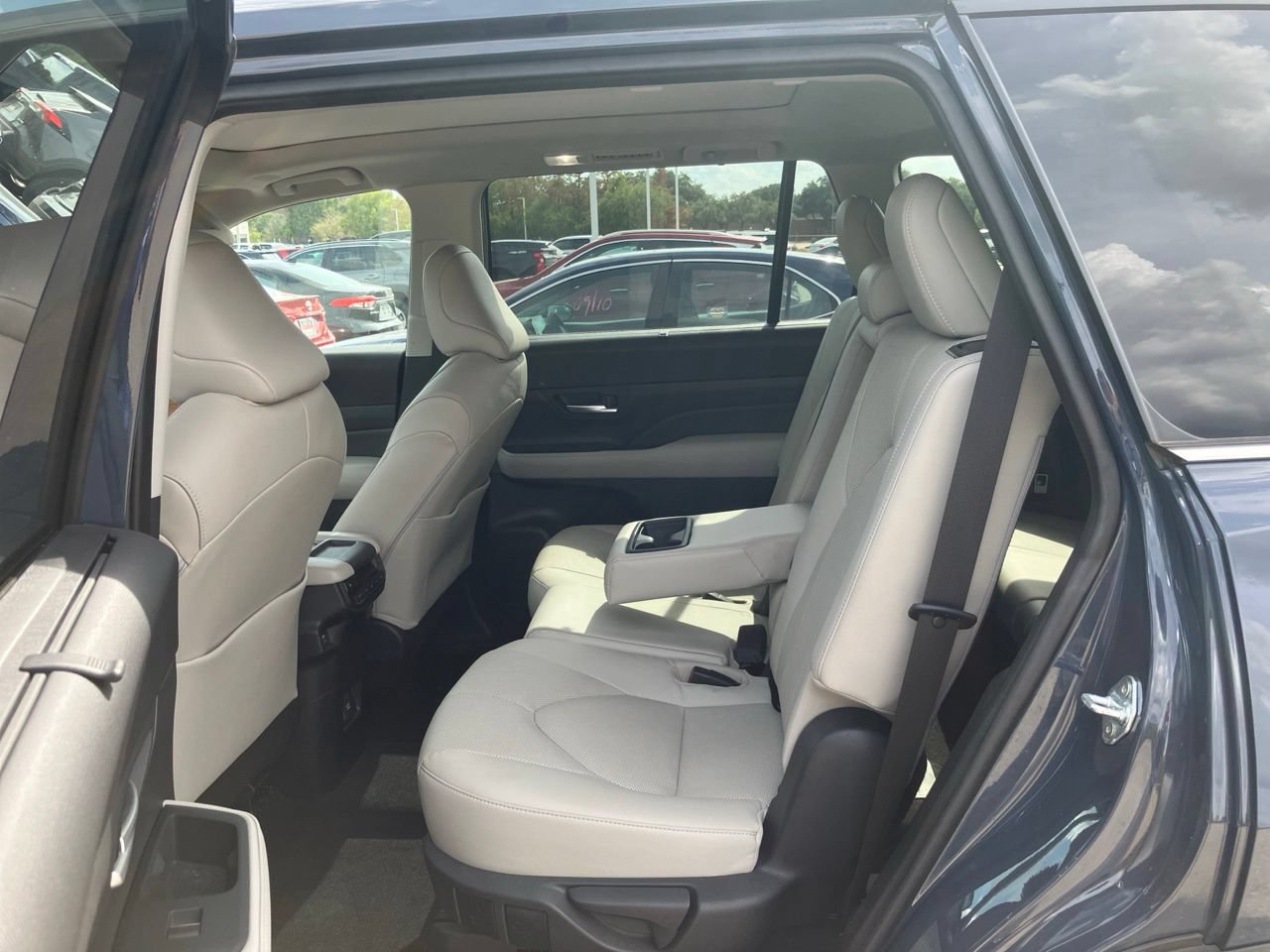 Used 2024 Toyota Grand Highlander AWD Hybrid image 8