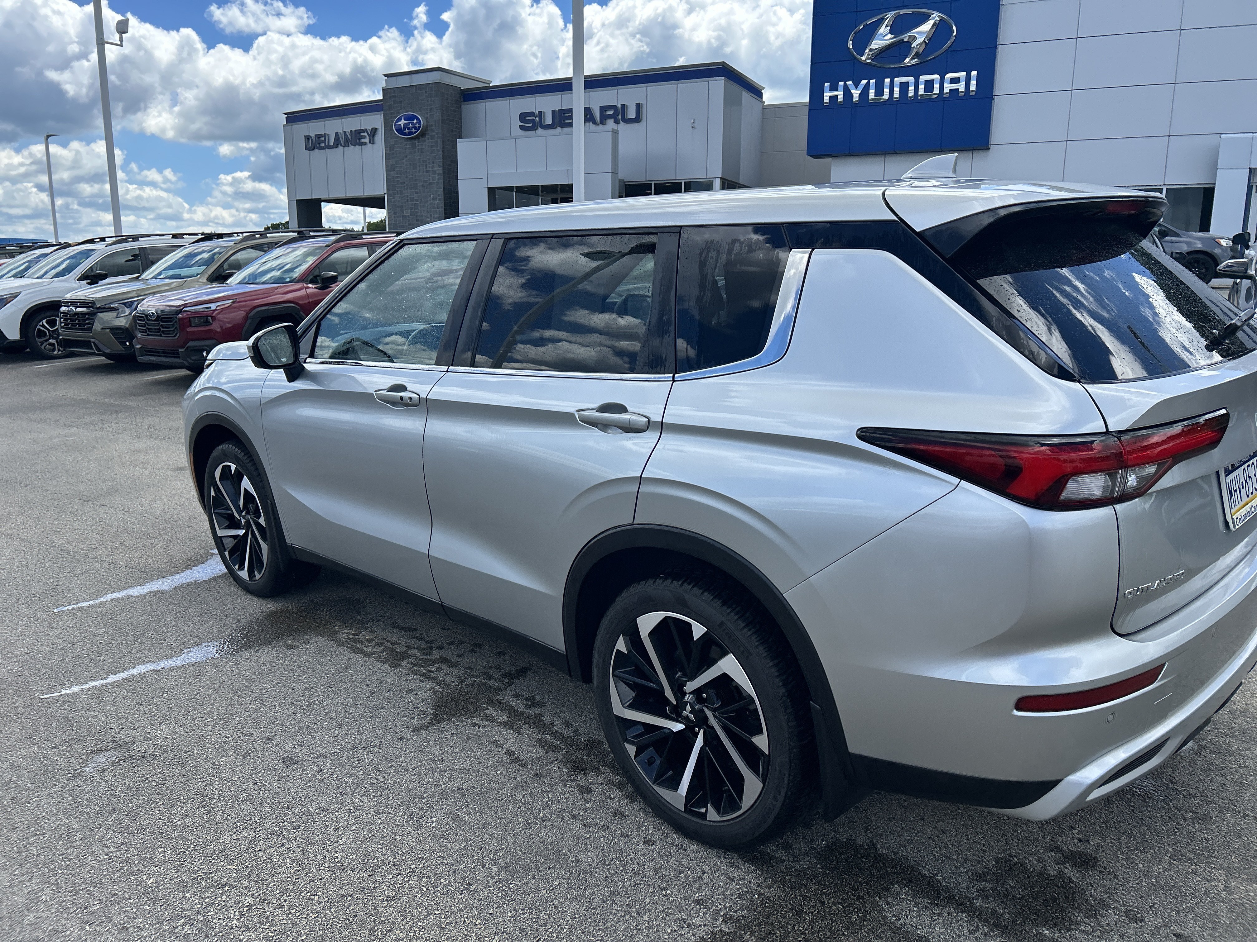 Used 2024 Mitsubishi Outlander SE AWD/4WD image 4