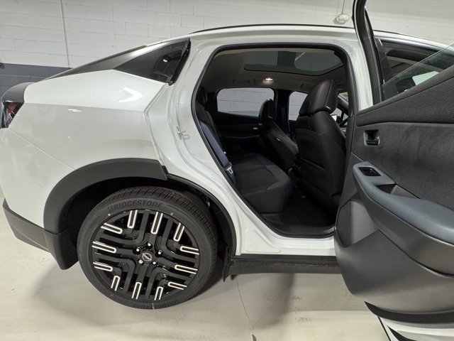 New 2026 Nissan Leaf Platinum+ w/ Cargo Package (Platinum+) FWD image 17