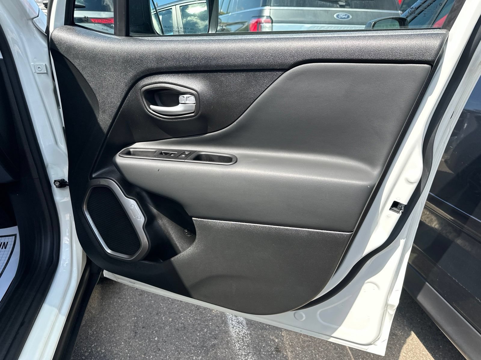 Used 2023 Jeep Renegade Latitude w/ Premium Group AWD/4WD image 33