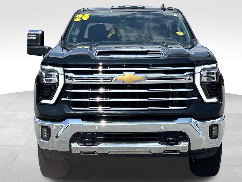 Used 2024 Chevrolet Silverado 2500 LTZ w/ LTZ Plus Package AWD/4WD image 9