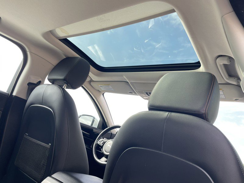 Used 2017 Jaguar XE Prestige image 9