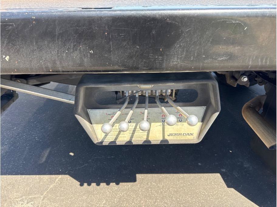 Used 2015 Ford F550 2WD Regular Cab Super Duty image 5