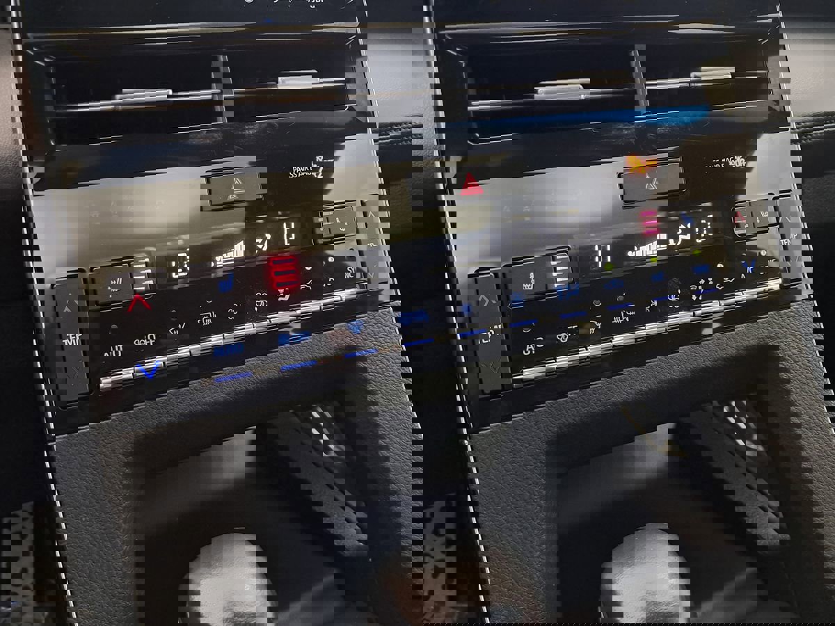 Used 2021 Toyota Avalon XSE image 16