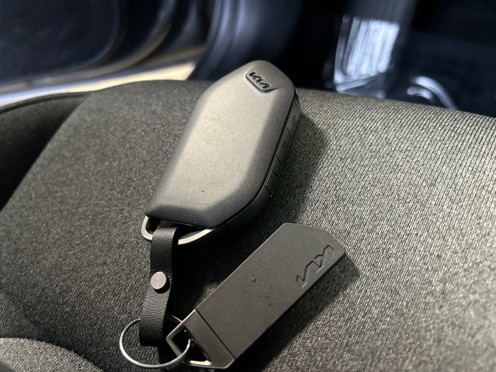 Used 2025 Kia K4 EX image 33