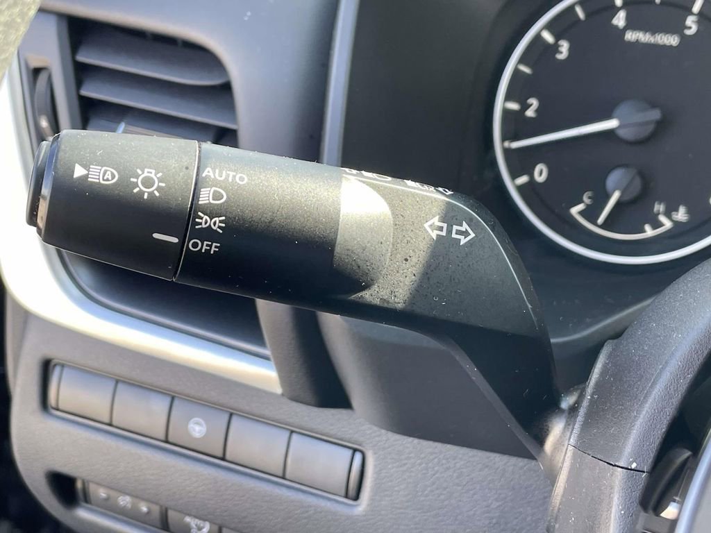 Used 2023 Nissan Rogue SV image 21