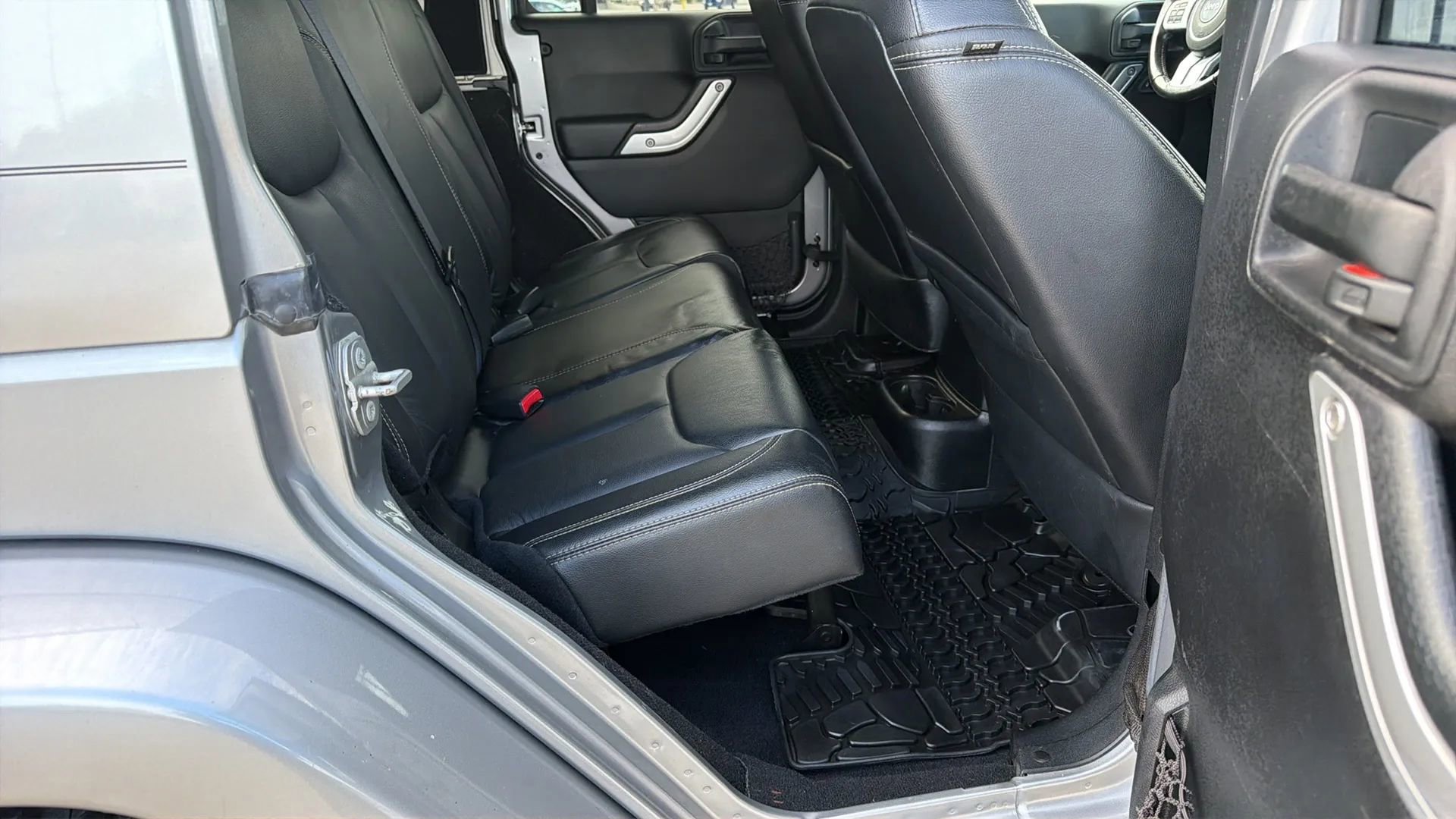 Used 2016 Jeep Wrangler Unlimited Rubicon image 77