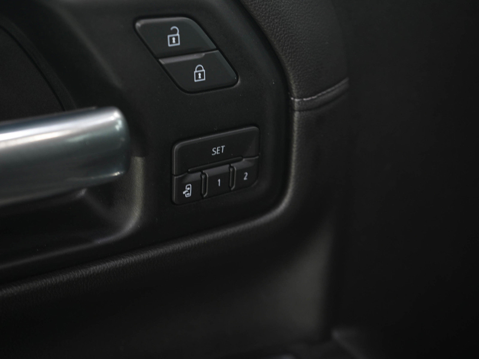 Used 2019 Chevrolet Silverado 1500 LTZ AWD/4WD image 24