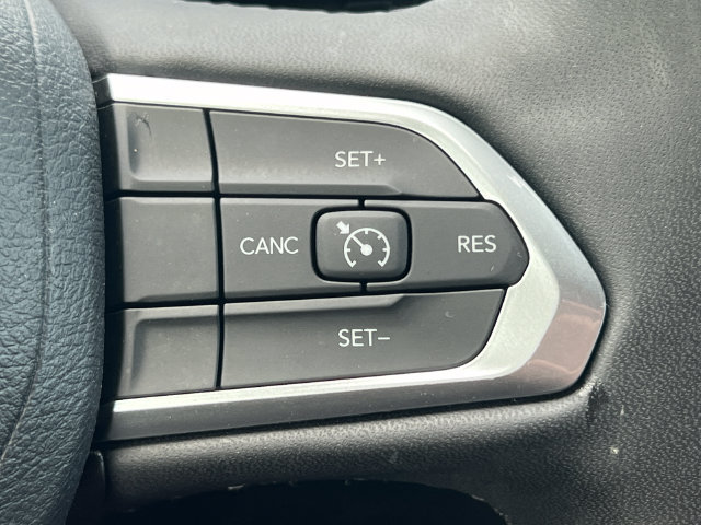 Used 2023 Jeep Compass Latitude w/ Sun and Sound Group AWD/4WD image 23