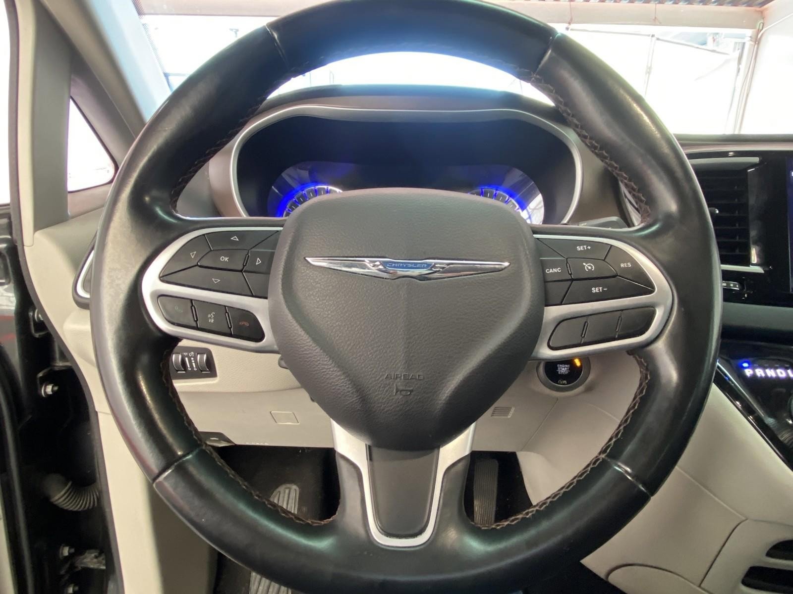 Used 2018 Chrysler Pacifica Touring-L w/ Premium Audio Group image 26