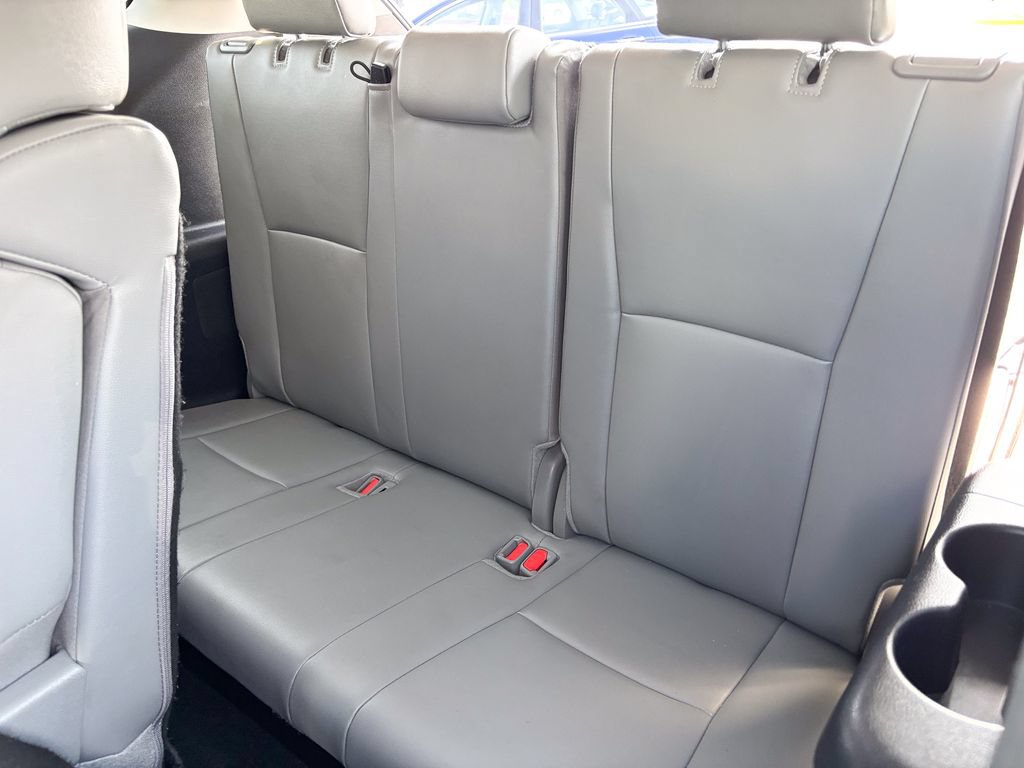 Certified 2024 Toyota Highlander XLE FWD image 49