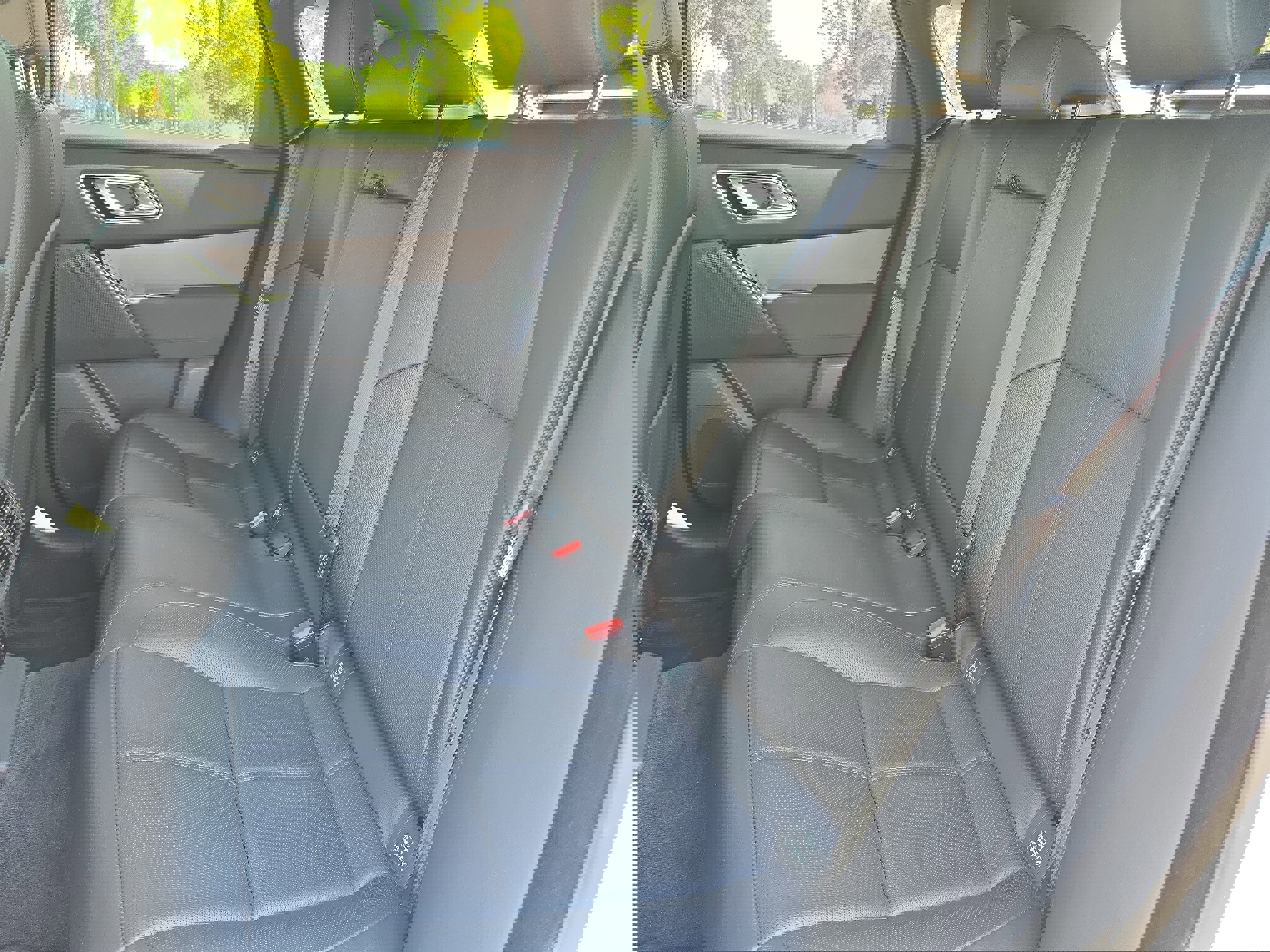 Certified 2025 Land Rover Range Rover Velar Dynamic SE AWD/4WD image 14