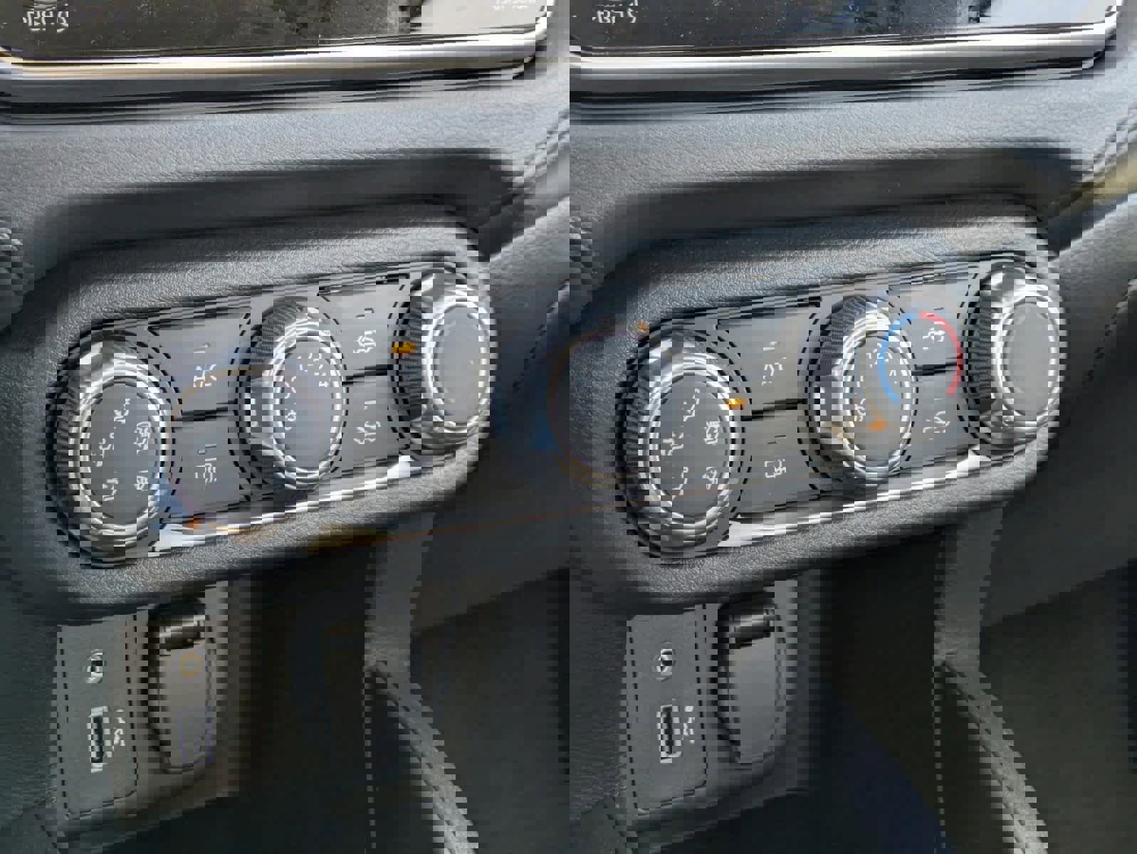 New 2025 Nissan Versa S w/ Trunk Package image 18