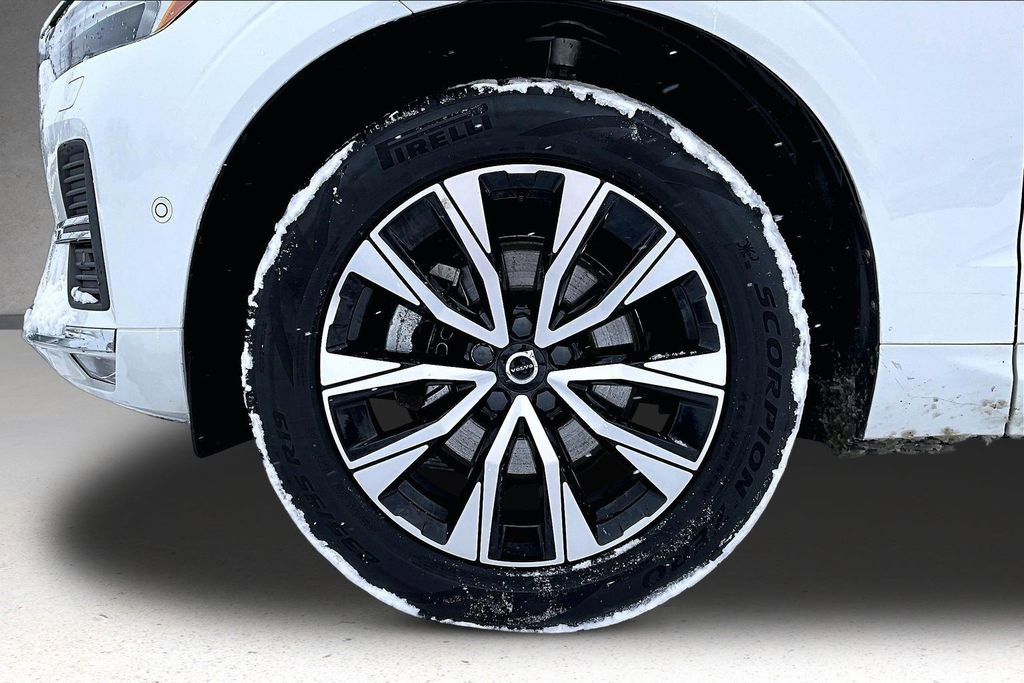 Certified 2023 Volvo XC60 B5 Plus image 33
