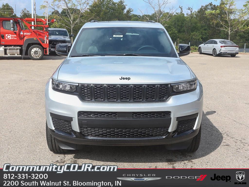 New 2025 Jeep Grand Cherokee L Altitude image 9