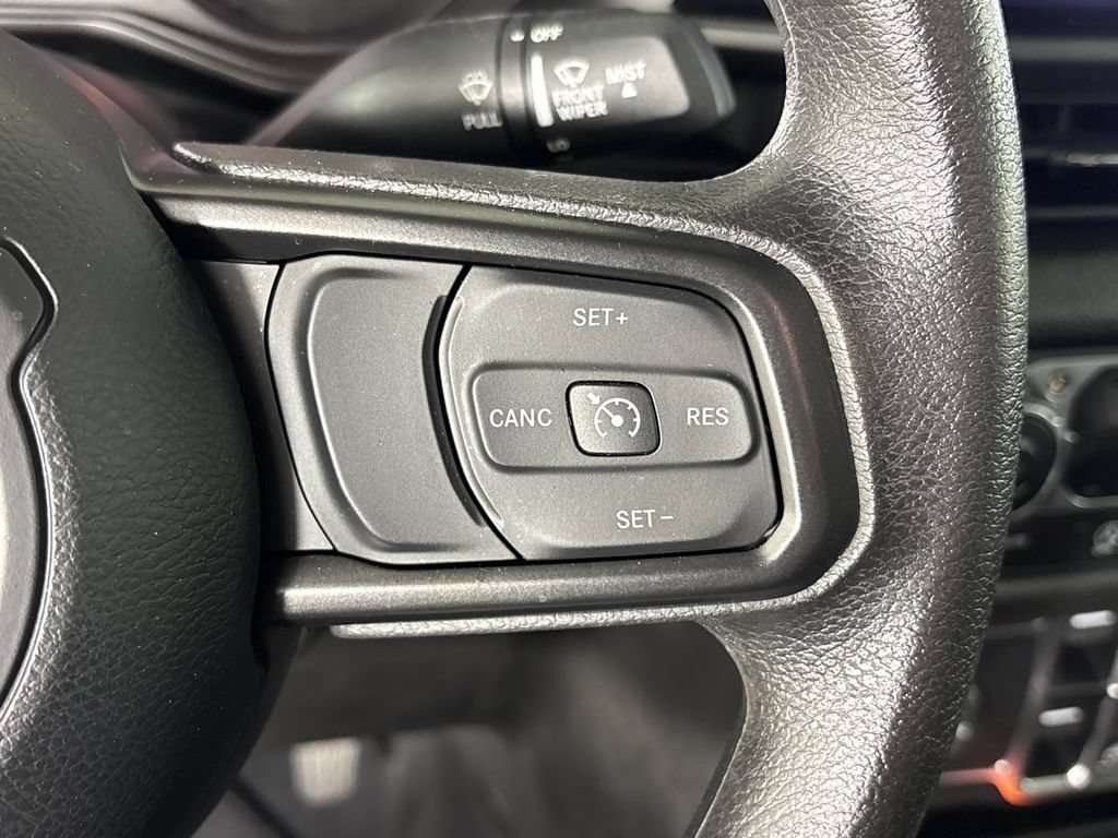 Used 2025 Jeep Gladiator Sport AWD/4WD image 19