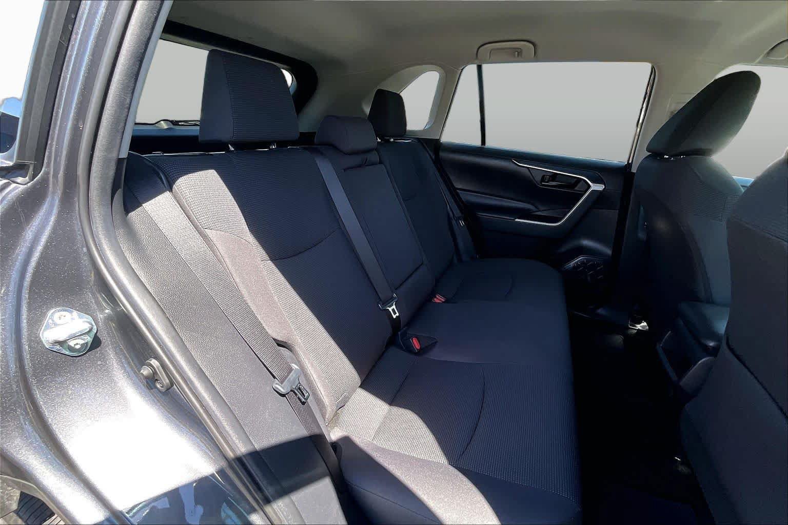 Used 2019 Toyota RAV4 LE w/ Carpet Mat Package FWD image 19