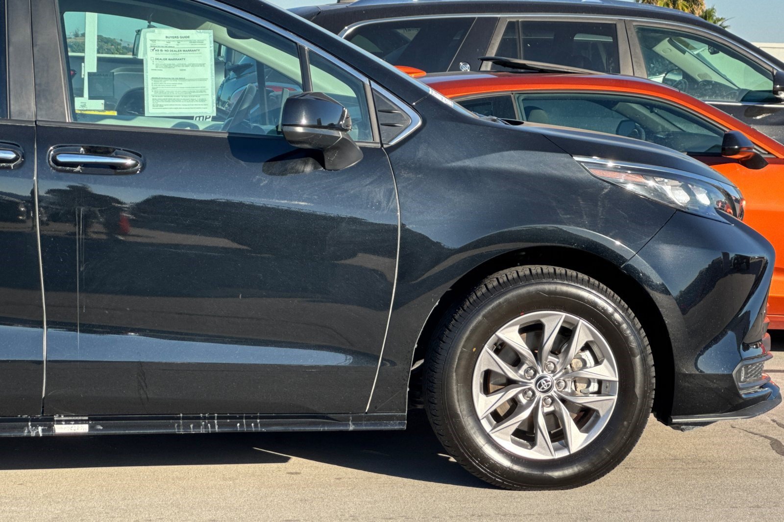 Used 2026 Toyota Sienna XLE FWD image 35