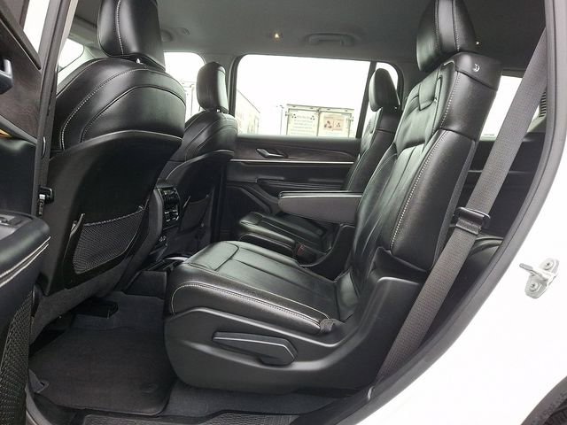 Used 2023 Jeep Grand Cherokee L Limited w/ Black Appearance Package AWD/4WD image 13