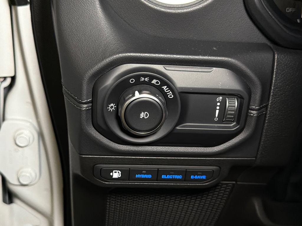 Used 2024 Jeep Wrangler High Altitude AWD/4WD image 24