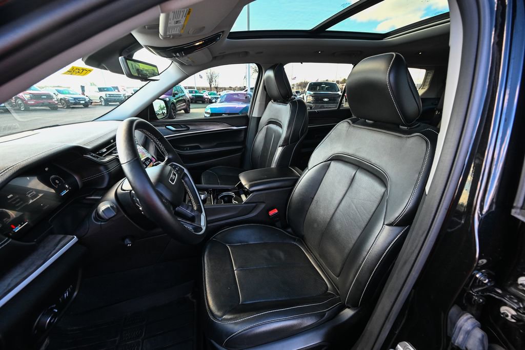 Used 2022 Jeep Grand Cherokee L Limited w/ Luxury Tech Group II image 19