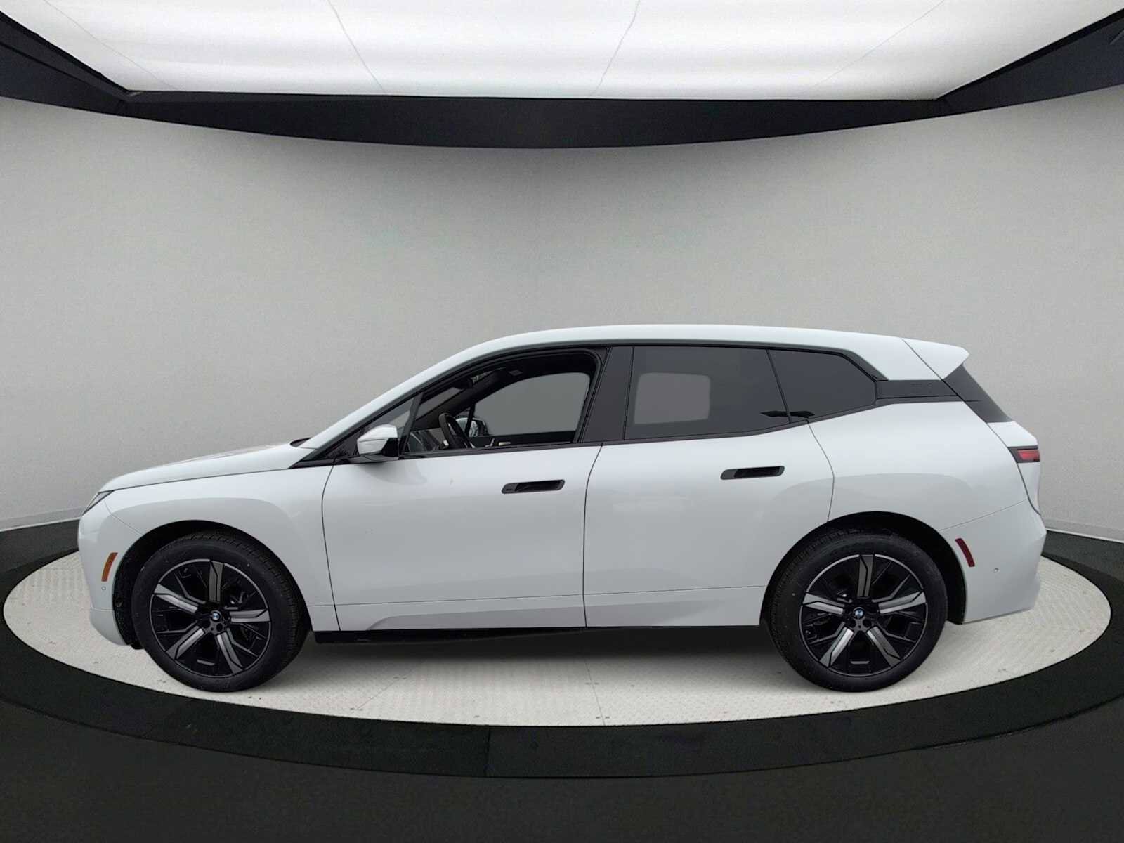 New 2026 BMW iX xDrive45 image 5