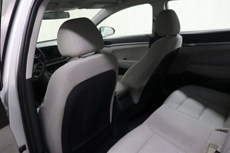 Used 2017 Hyundai Elantra SE FWD image 25