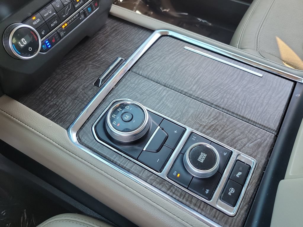 Used 2019 Ford Expedition Limited w/ Equipment Group 302A AWD/4WD image 14