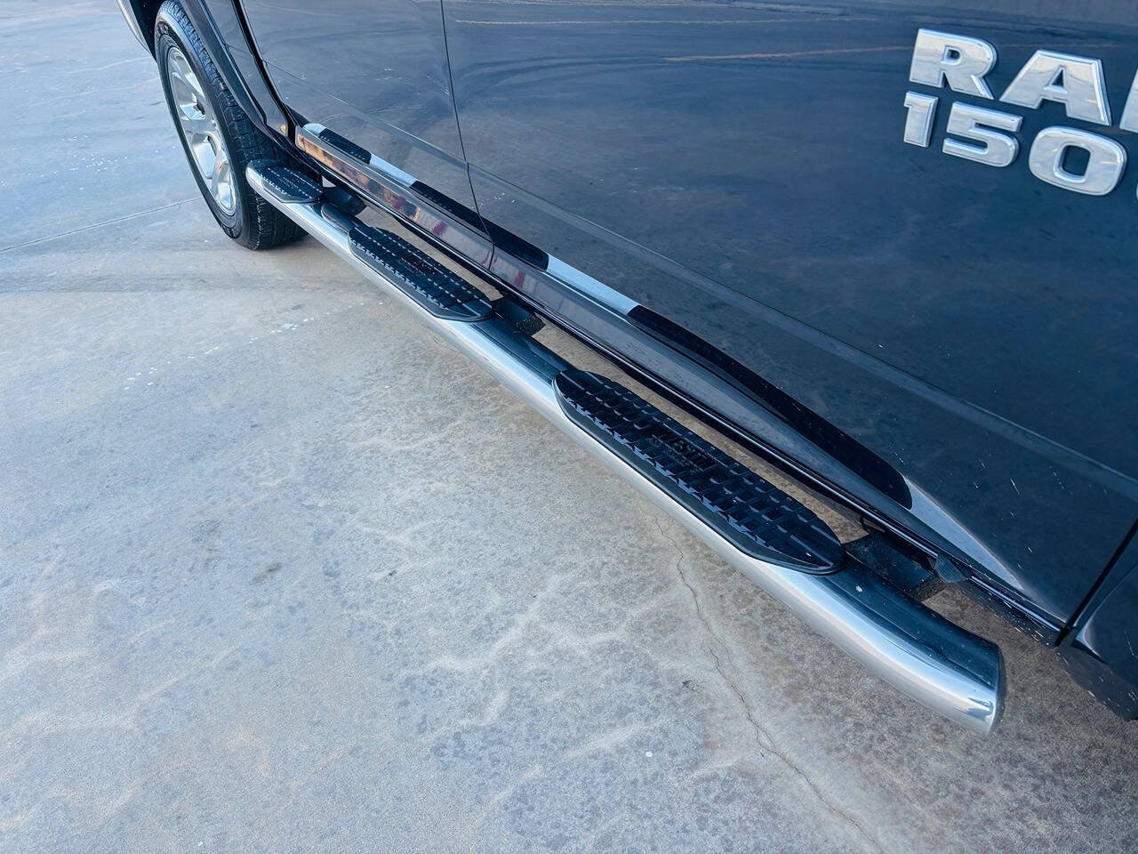 Used 2017 RAM 1500 Laramie w/ Convenience Group AWD/4WD image 16