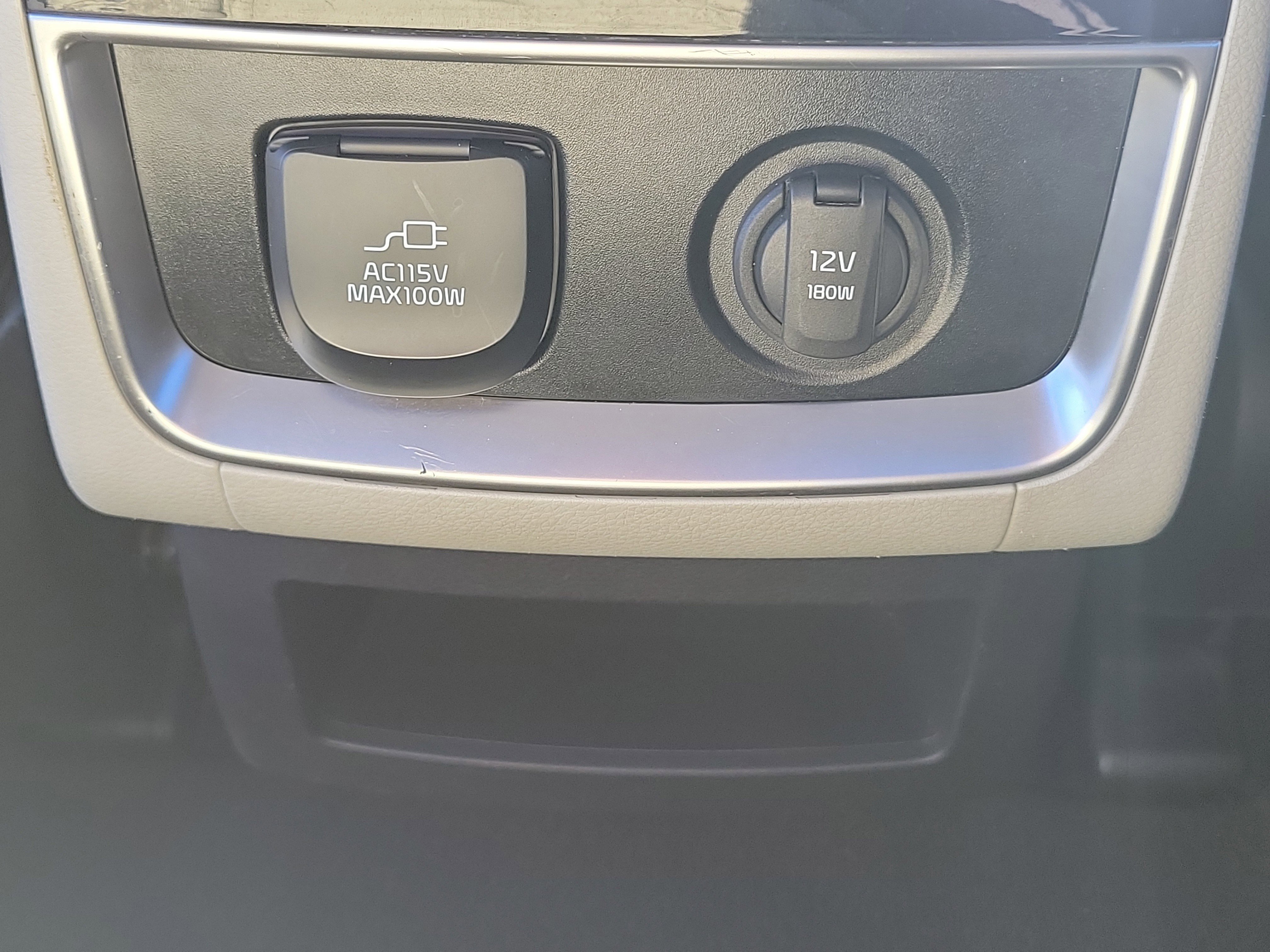 Used 2023 Kia Carnival SX Prestige image 18