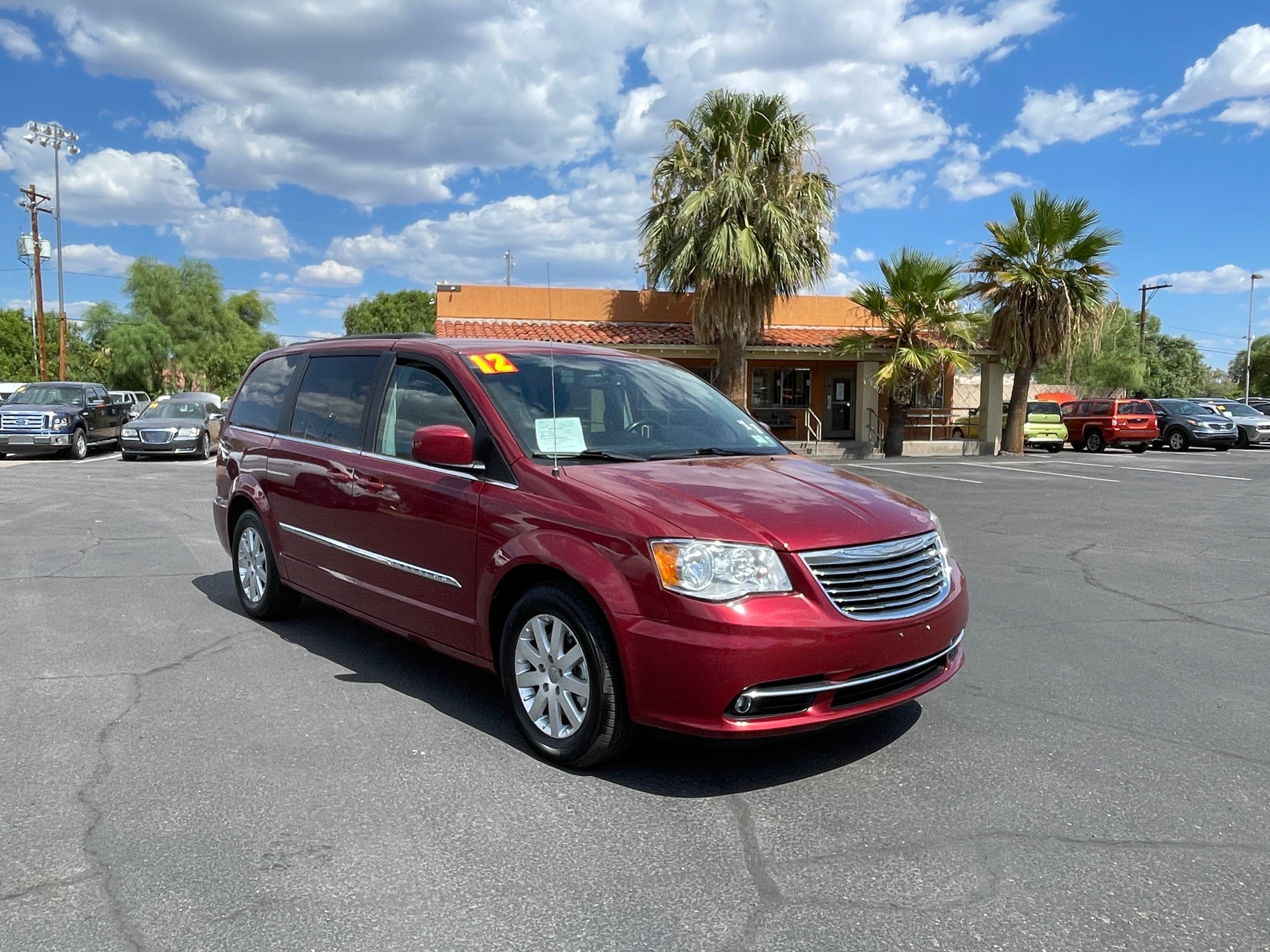 Used 2012 Chrysler Town & Country Touring w/ Entertainment Group #1 FWD image 7