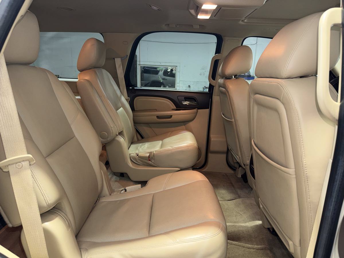 Used 2014 GMC Yukon Denali RWD image 28