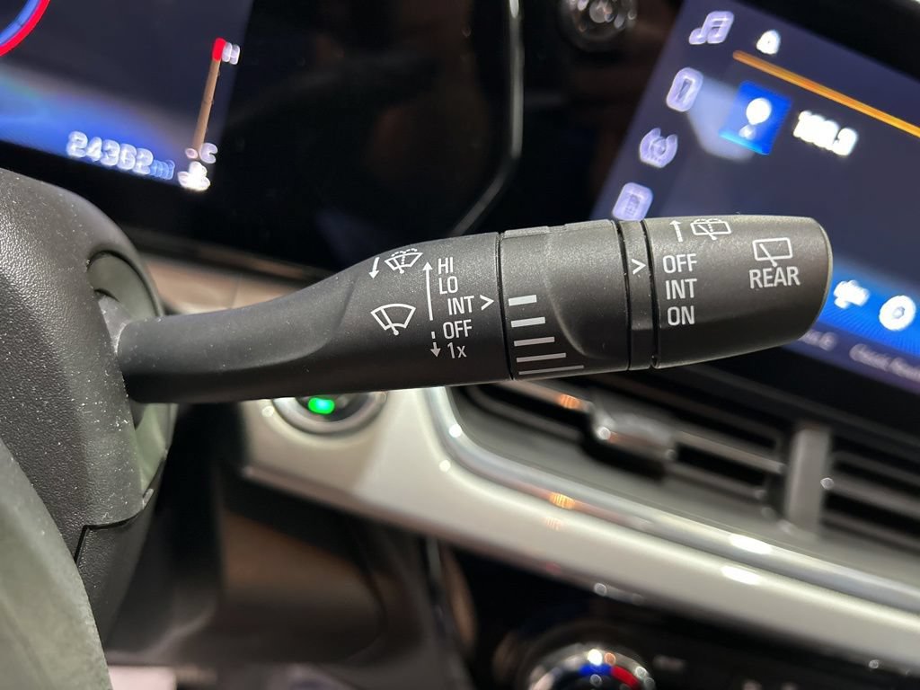 Used 2025 Chevrolet Trax LT FWD image 18